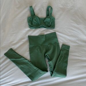 SET Active Green Sports Bra and Leggings Set
